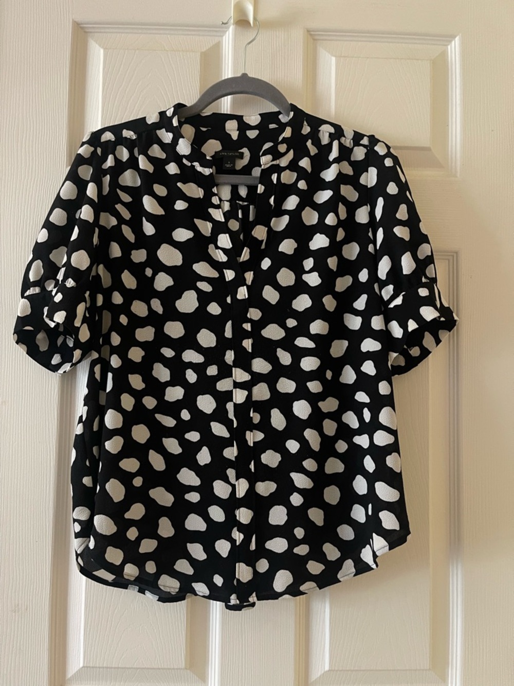 Ann Taylor Black and White Polka Dot Short Sleeve Blouse
